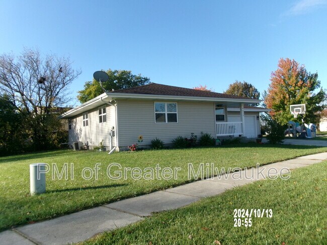 Building Photo - 9415 W Laramie Rd