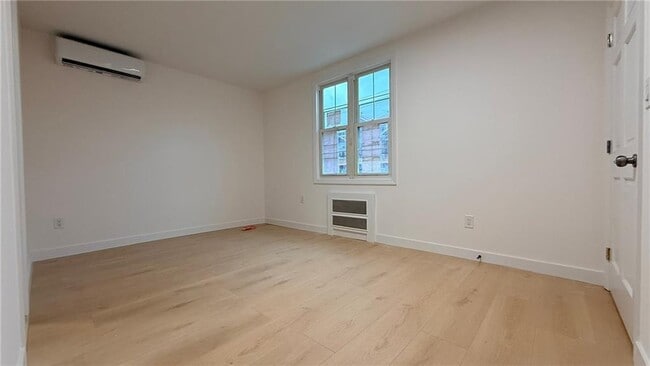 Photo - 20-36-2126 126th St (Queens, NY) Apartment