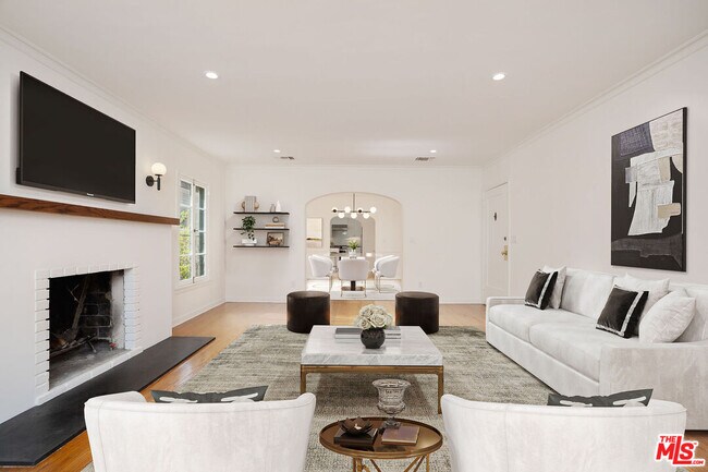 Foto del edificio - 135 N Orange Dr