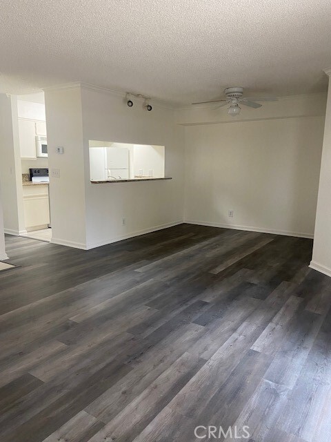 Foto del edificio - 10655 Lemon Ave