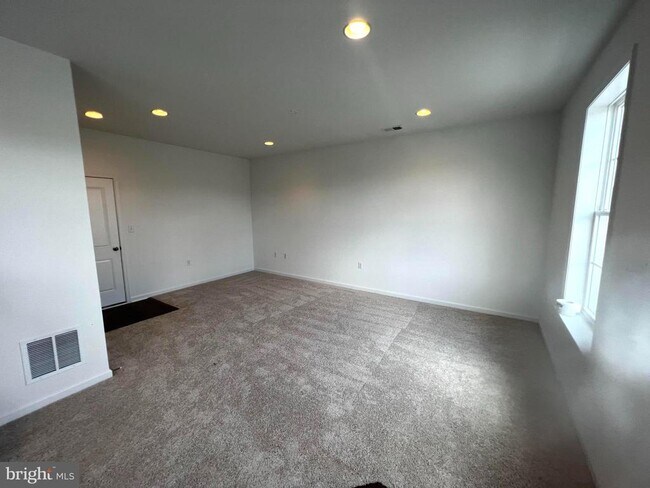 Foto del edificio - 3141 Eton Pl