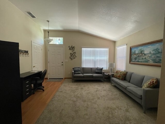 Foto del edificio - 8851 Silverberry Ave