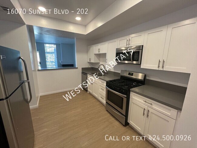 Foto del edificio - 16070 W Sunset Blvd
