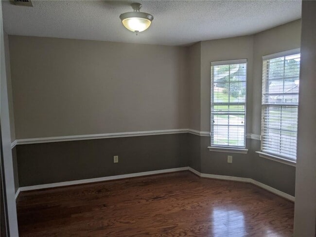 Building Photo - 2258 Woodlea Ct S