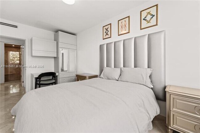Foto del edificio - 5640 Collins Ave