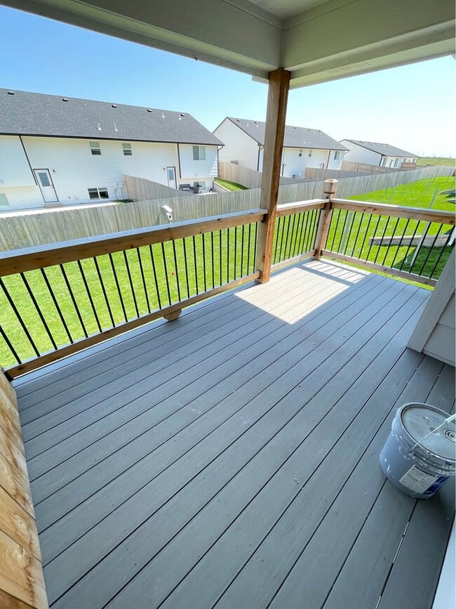Building Photo - 9279-9281 N Fox Pointe Ct