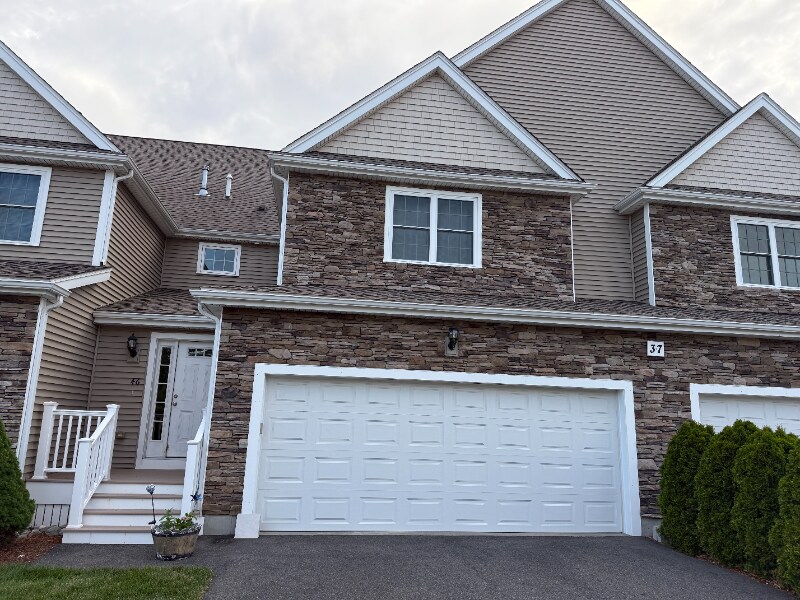 Foto principal - 37 Bristol Cir
