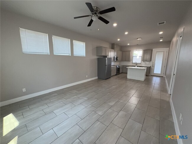 Building Photo - 5001 White Rose Dr