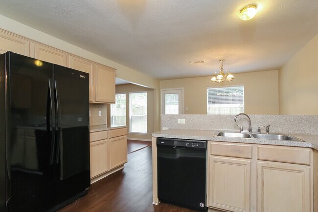 Foto del edificio - 8002 Scarlet Tanager Dr