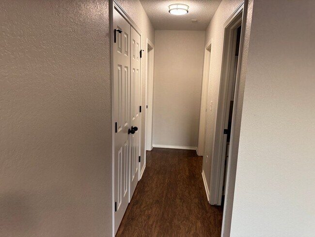 Foto del edificio - 323 S 12th St