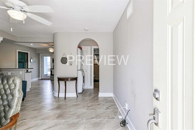 Building Photo - 818 11th St