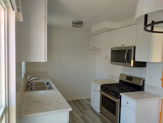 Building Photo - 3434 W 170th St