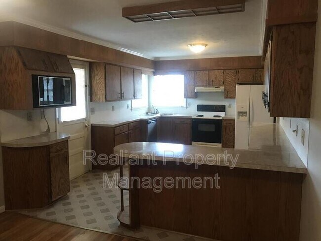 Building Photo - 2052 Dorset Dr