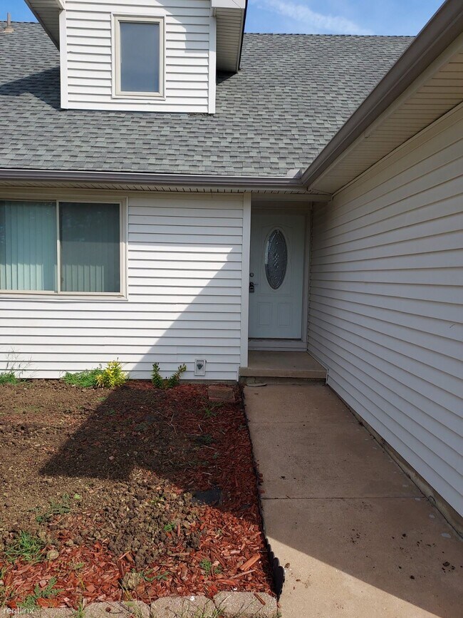 Foto del edificio - 3 br, 3 bath House - 1412 S Goebel Cir