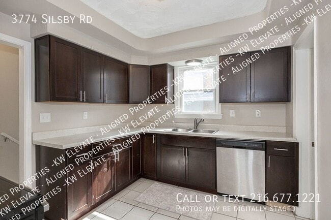 Building Photo - Fabulous, Renovated University Heights Gold!