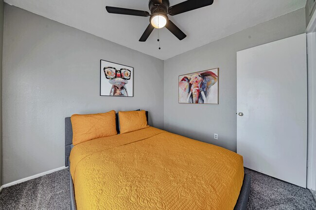 Bedroom - 1016 W Fogal Way