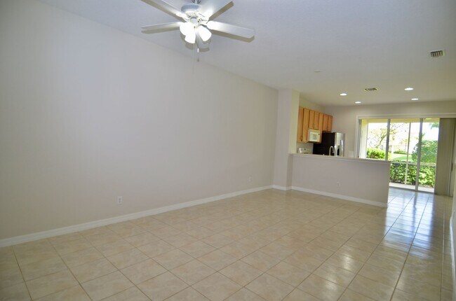 Building Photo - Beautiful Townhome in North Port