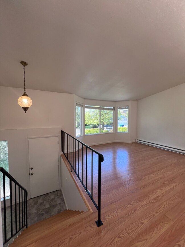 Building Photo - CLA876-890