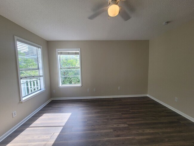 Building Photo - 3213 Avenue O