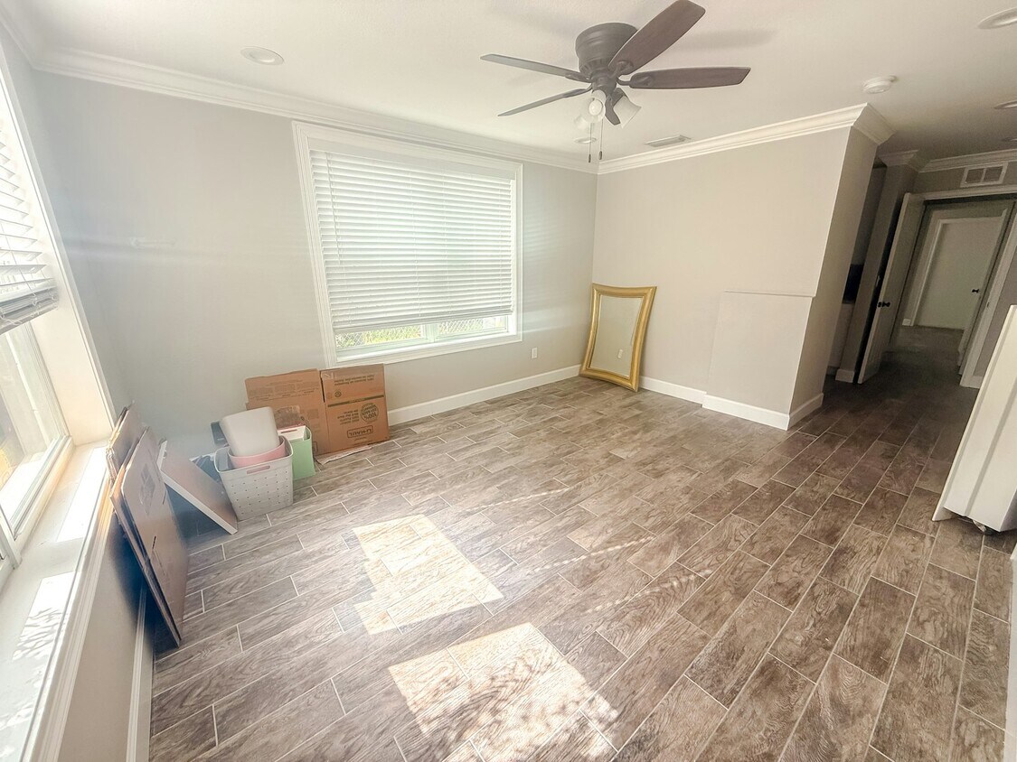 Foto principal - 214 Columbia Dr