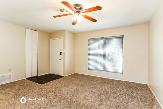 Building Photo - 5930 Cliff Trail Dr