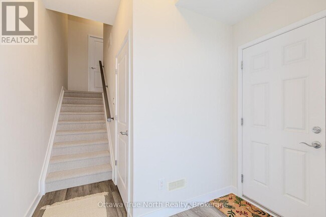 Building Photo - 53 Wicket Private