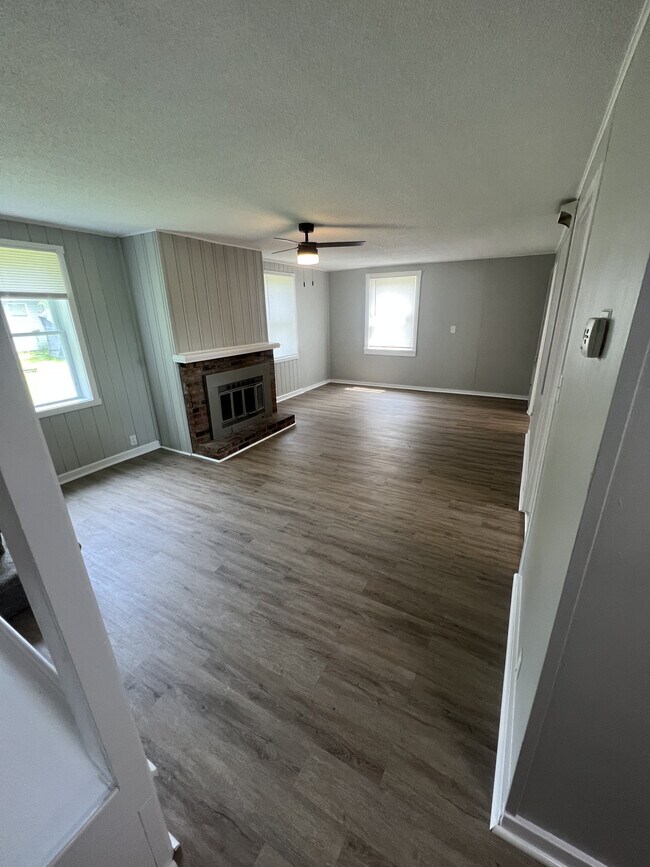 Foto del edificio - 315 E Park Dr