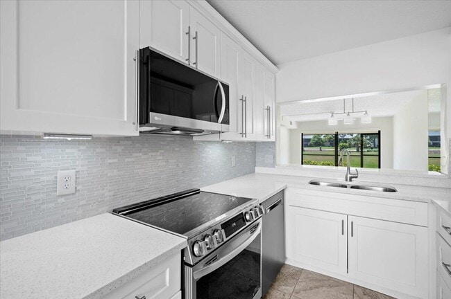 Building Photo - 101 Pinecrest Cir