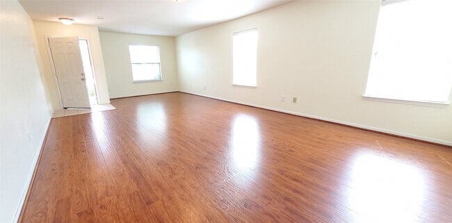 Foto del edificio - 15215 Benson Landing Dr