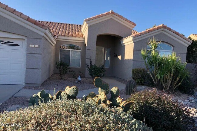 Building Photo - 7149 E Lomita Ave