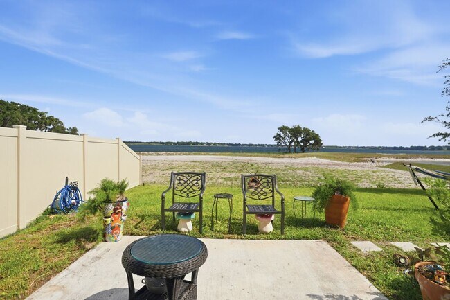 Building Photo - 740 Trotters Dr
