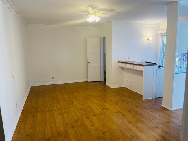 Building Photo - 1264 N Hayworth Ave