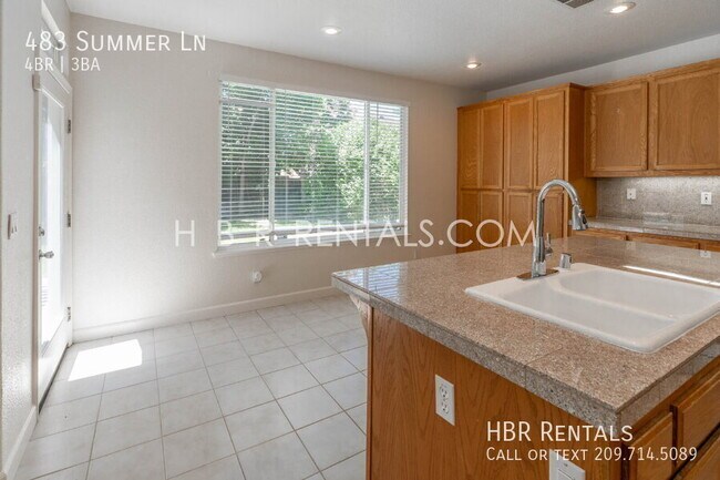 Building Photo - 483 Summer Ln
