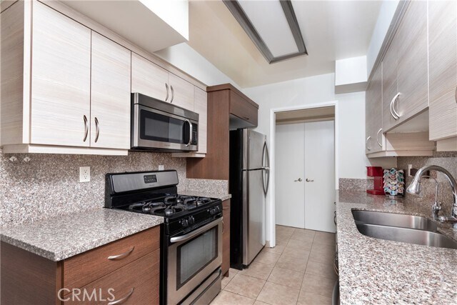 Foto del edificio - 6342 Morse Ave