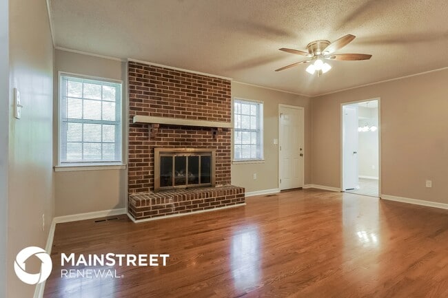 Foto del edificio - 1299 Glenridge Ln