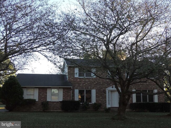 Building Photo - 27 Stuyvesant Dr