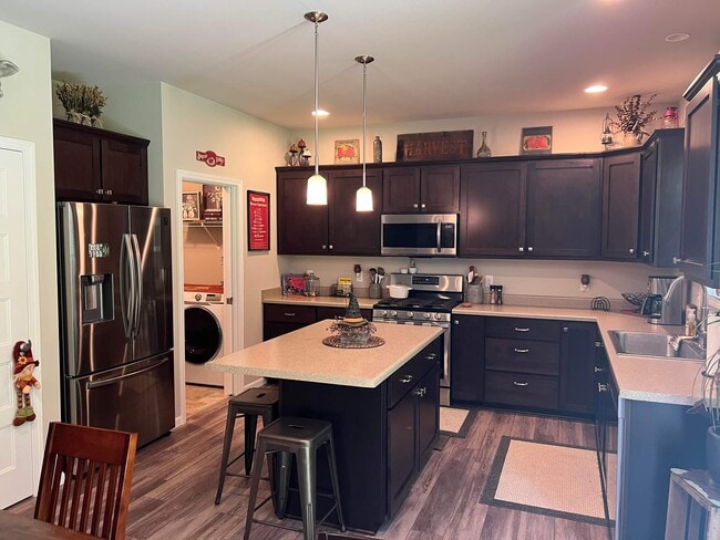 Kitchen - 1827 Waterfall Way