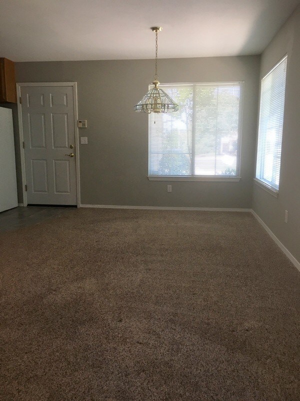 Building Photo - 4385 Lynbrook Loop