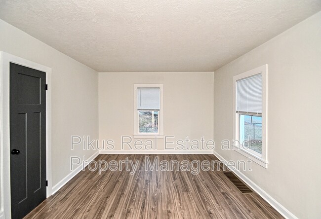 Foto del edificio - 717 15th St SW