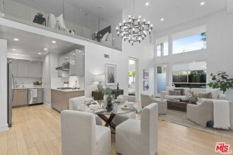 Building Photo - 600 Ridgeley Dr