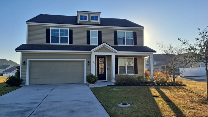 Primary Photo - Spacious 5 bed 3 bath Home