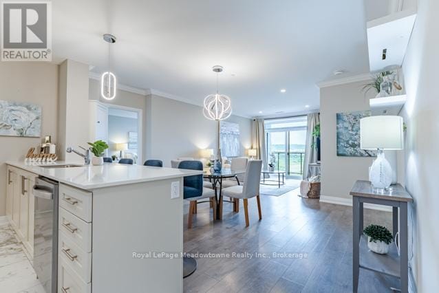 Photo du bâtiment - 830 Megson Terrace