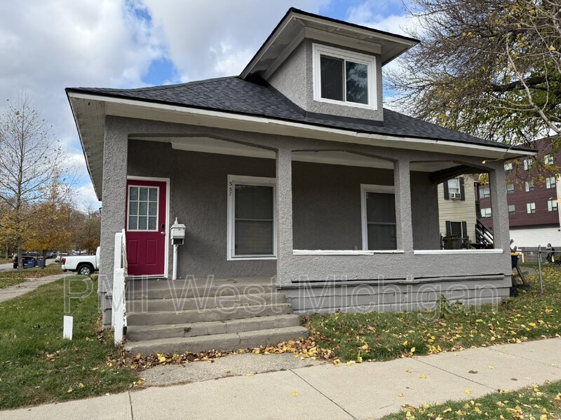 Primary Photo - 337 Eastern Ave NE
