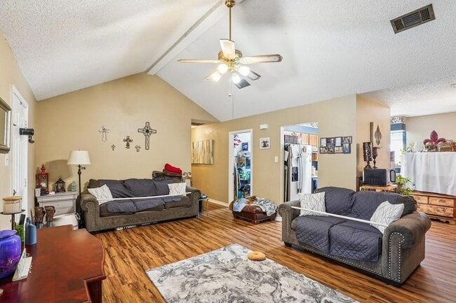 Foto del edificio - 111 Omega St