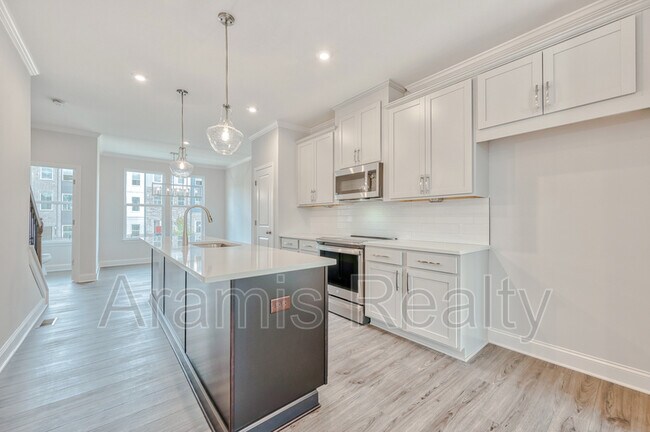 Building Photo - 2633 Creekside Dr
