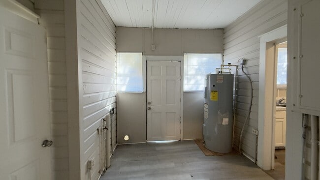 Foto del edificio - 1672 W 2nd St