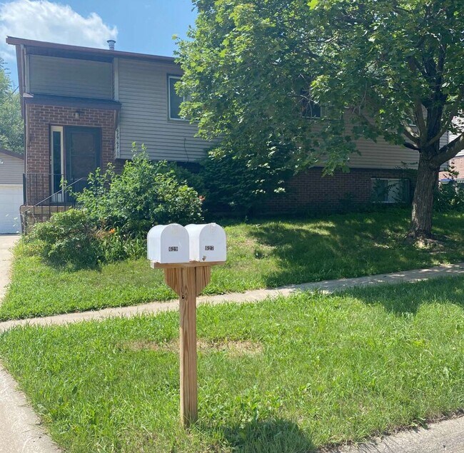 Building Photo - $1,275  | 2 Bedroom, 1 Bathroom Duplex | NO PETS | Available for August 1st, 2026 Move In!