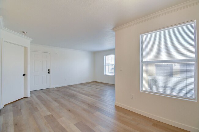 Foto del edificio - Upgraded 2-bedroom, 2-bath Must See!!