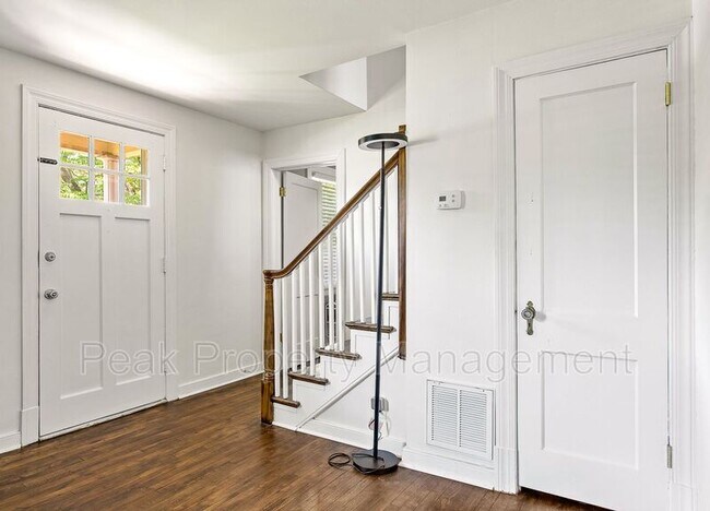 Building Photo - 2119 Dumbarton Rd