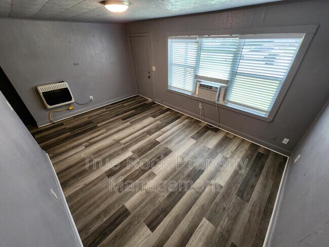 Foto del edificio - 420 W 16th St